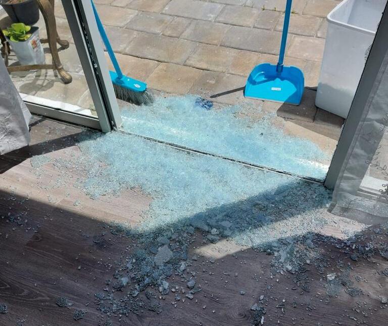 sliding-door-broken-glass-877-299-9179-24hr-sliding-door-repair